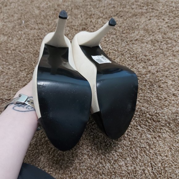 💥Host Pick💥C&A Tuxedo Heels - Picture 7 of 7